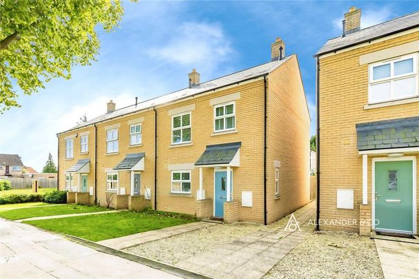 3 bedroom semi-detached house to rent - Photo 1