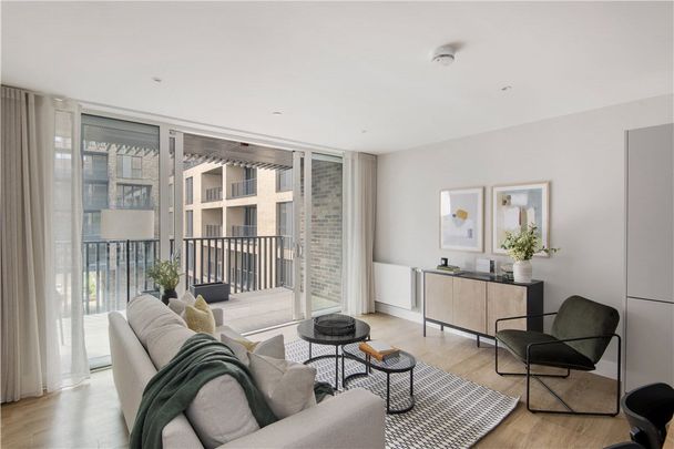 Excellent three-bedroom, two-bathroom flat within Wimbledon Grounds, this prestigious new development next to the AFC Wimbledon Stadium. The apartments all have generous balconies, lift access, secure bike storage and landscaped communal gardens. - Photo 1