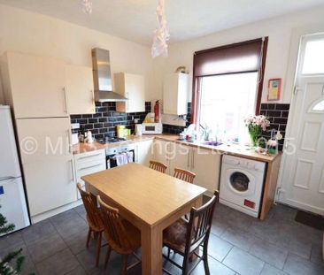 4 Bedroom Mid Terraced House for rent in Harold Grove - Photo 5