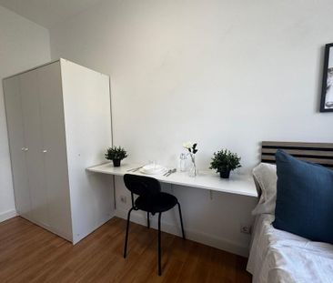 Paseo de la Castellana, Madrid, Community of Madrid - Photo 2