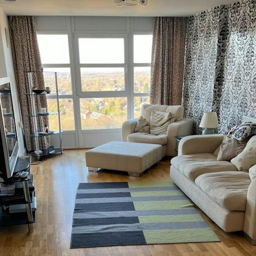 Flat to rent on - Photo 1