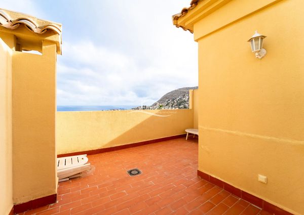 Stunning Semi-detached house with sea views in Calpe