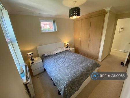 2 bedroom flat to rent - Photo 4