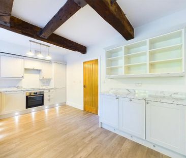 4 bedroom end of terrace house to rent - Photo 1