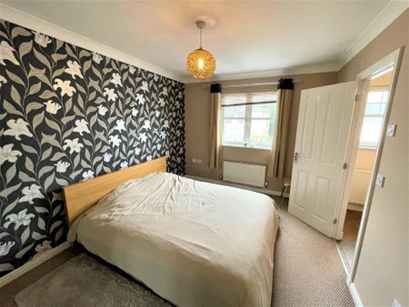 3 bedroom flat to rent - Photo 5