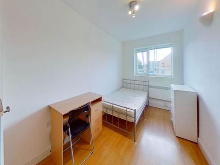 3 bedroom flat to rent - Photo 5