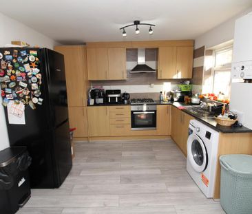 3 bedroom terraced house to rent - Photo 6