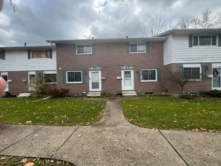 For Lease - 5852 FRONTENAC Street Unit# 8, Niagara Falls, Ontario - Photo 4