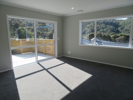 WAINUIOMATA LIVING! - Photo 3