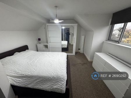 1 bedroom in a house share to rent - Photo 3