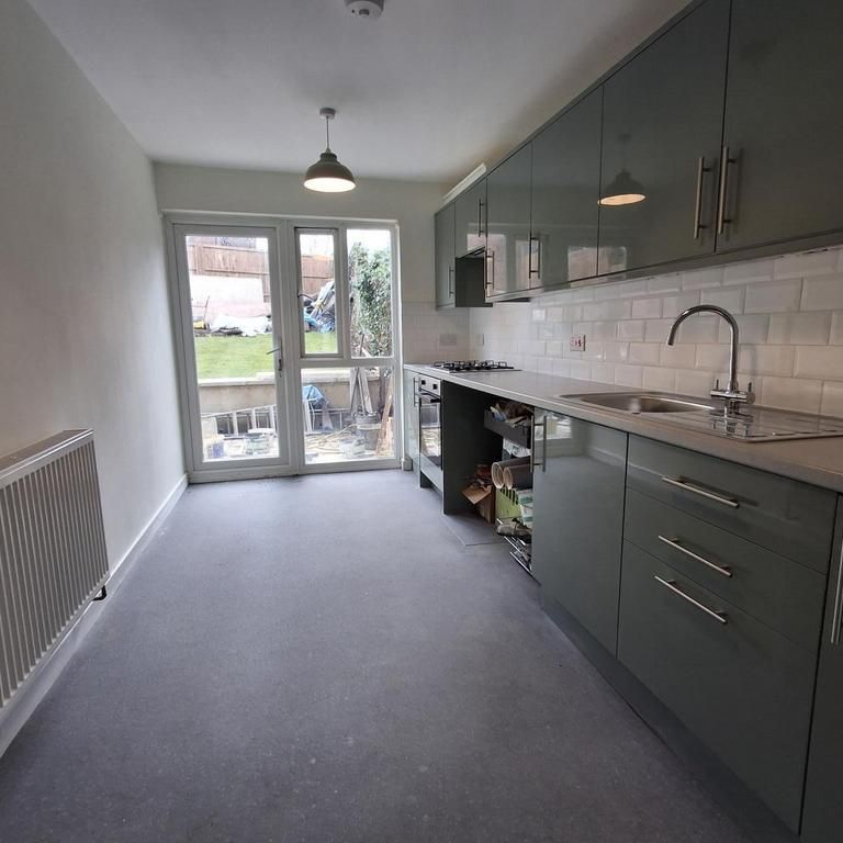 3 bedroom terraced house to rent - Photo 1
