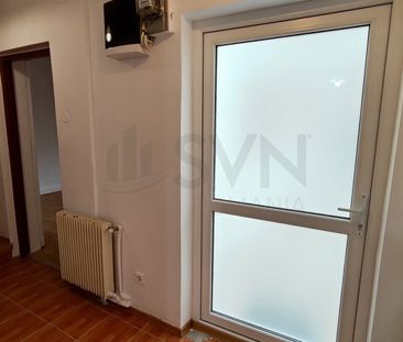 Vila l 6 Camere l Piata Alba Iulia l Curte - Fotografie 3