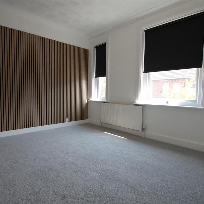 2 bedroom end of terrace house to rent - Photo 1