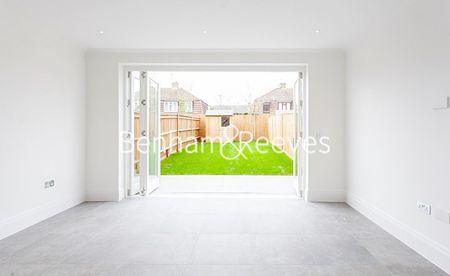 3 Bedroom house to rent in Richmond Chase, Richmond, TW10 - Photo 4