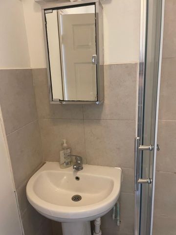 Studio Flat, Wembley Hill Road, HA9 - Photo 2
