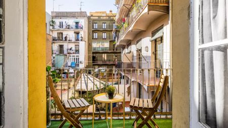 Room in a shared 4-bedroom apartment for rent in El Raval perfect for women - Foto 5