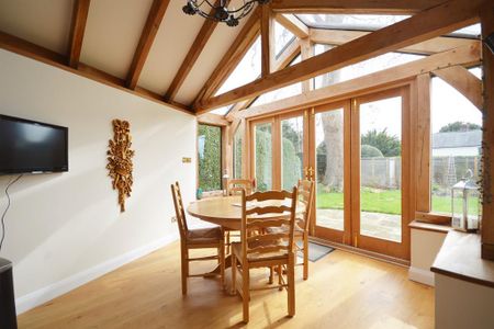 4 bedroom detached house to rent - Photo 3