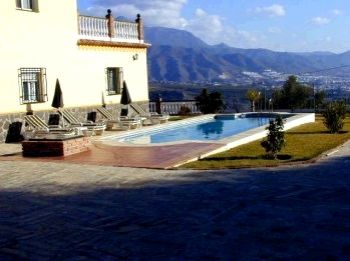 Beautiful Detached Villa With Bedrooms, Private Pool and Nice Views For Long Term Rental - Photo 5