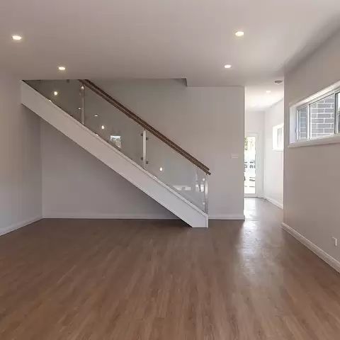 Contemporary Villa - Photo 1