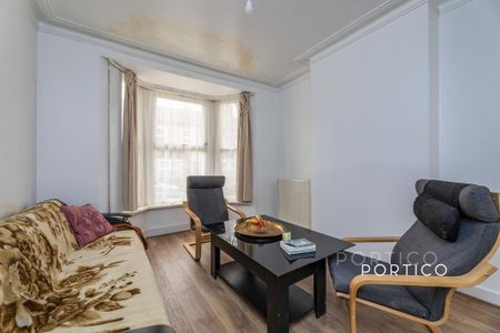 4 bedroom terraced house to rent - Photo 3