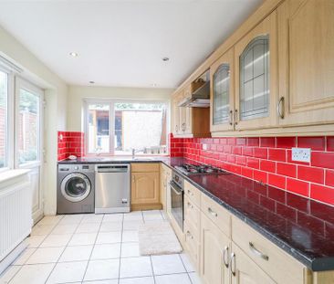 3 bedroom terraced house to rent - Photo 2