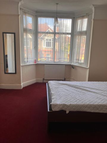 2 Bed Flat, Hindes Road, HA1 - Photo 5