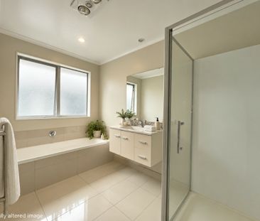 Spacious, Comfortable Family Home in Addison - Photo 2