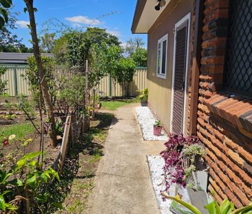 For Rent&colon; Spacious 2-Bedroom&comma; 2-Bathroom Home in a Tran... - Photo 6