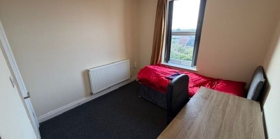 Sackville Street - Photo 3