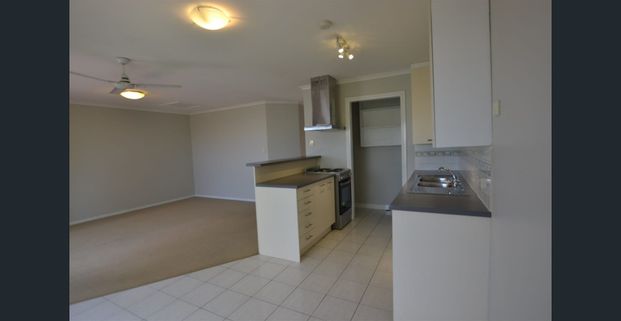 This comfortable 2-bedroom townhouse is in a perfect location - Photo 1