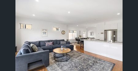 Spacious Family Home with Stunning Parkland Views - Photo 5