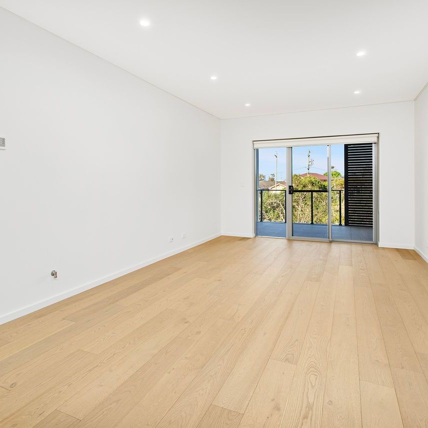 STUNNING EXECUTIVE 3 BEDROOM APARTMENT - Photo 1