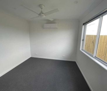 Stylish, Modern & Compact Family Home - Photo 3