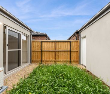 Spacious & Stylish Living in Rockbank - Photo 3