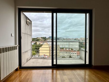 3 bedroom luxury Apartment for rent in Avenida Columbano Bordalo Pinheiro, Campolide, Lisbon - Photo 2