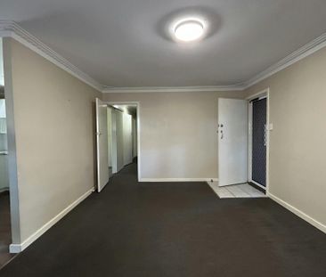 COTTAGE STYLE TUCKED AWAY IN EAST BUNBURY - Photo 3