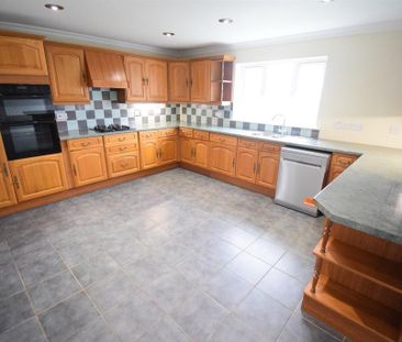 5 bedroom detached house to rent - Photo 2