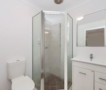 MALE SHARE HOUSE - ONE ROOM WITH SHARED BATHROOM AVAILABLE - Photo 5