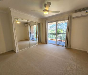 2 BEDROOM TOWNHOUSE IN A PRISTINE LOCATION - Photo 1