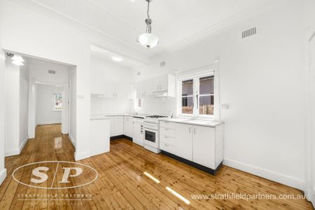 Conveniently Located 3 Bedroom Family Home - Photo 2