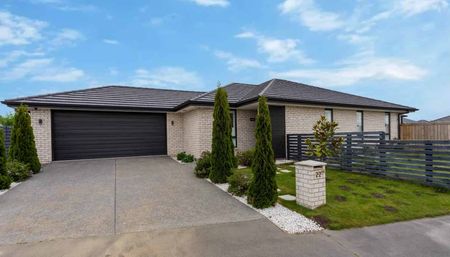 Executive 3 Bedroom Family Home in Wigram! - Photo 2
