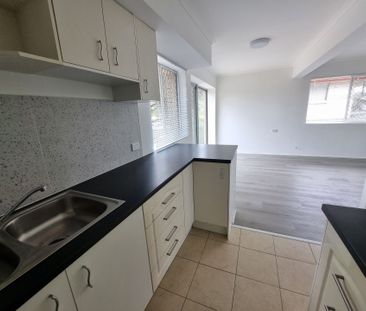For Rent - 5 Bedrooms; Huge Home with Dual Living. - Photo 5