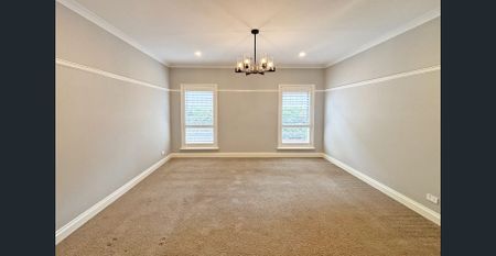 Stunning & Elegant - Photo 2