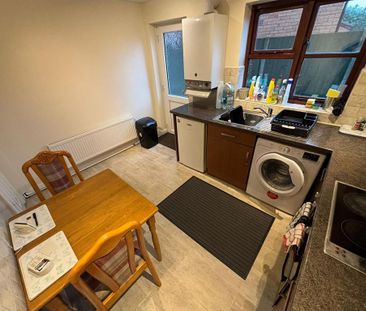 2 bedroom semi-detached house to rent - Photo 3