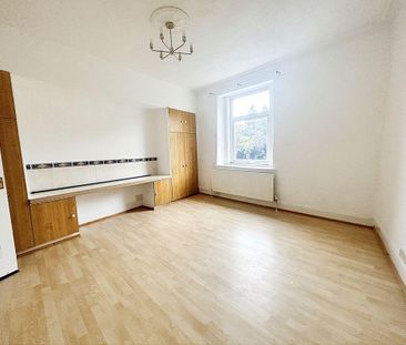 2 bed upper flat to rent in NE16 - Photo 4