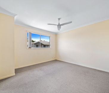 GREAT SIZED TOWNHOUSE FOR THE FAMILY - Photo 2