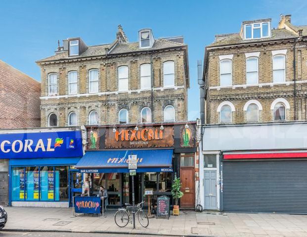 Top Floor One Bedroom Flat with Open Plan Living on Stroud Green Road - Photo 1
