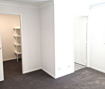 3 BED 2 BATH TOWNHOUSE WITH MULTI PURPOSE ROOM-FULLY DUCTED AIRCOND... - Photo 2