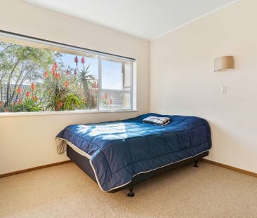 Neat and tidy 2 bedroom unit on top street - Photo 3