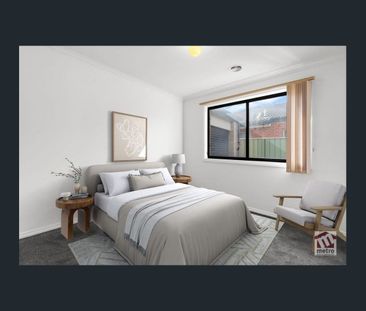 SPACE, STYLE & EVERYDAY FAMILY COMFORT! - Photo 4